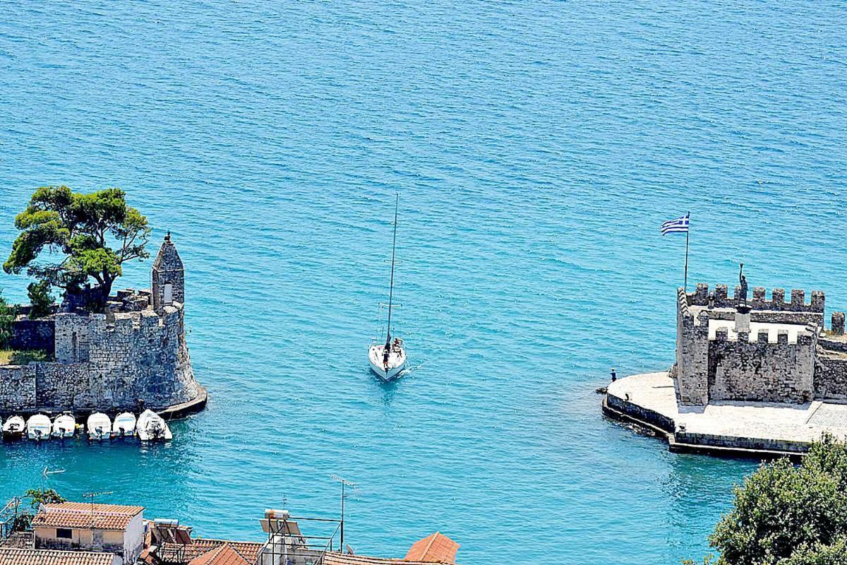 Nafpaktos-Luxury Suite Экстерьер фото