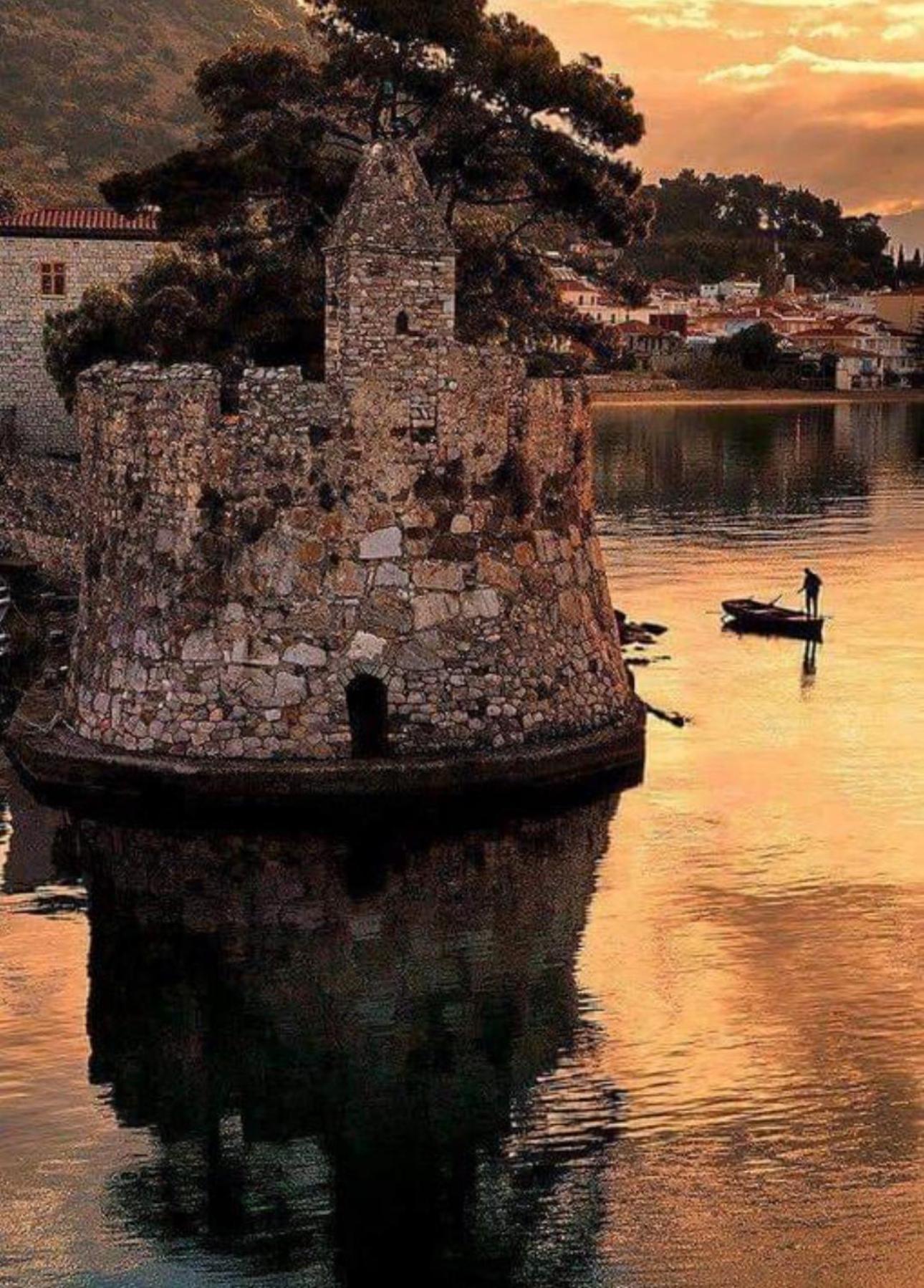 Nafpaktos-Luxury Suite Экстерьер фото