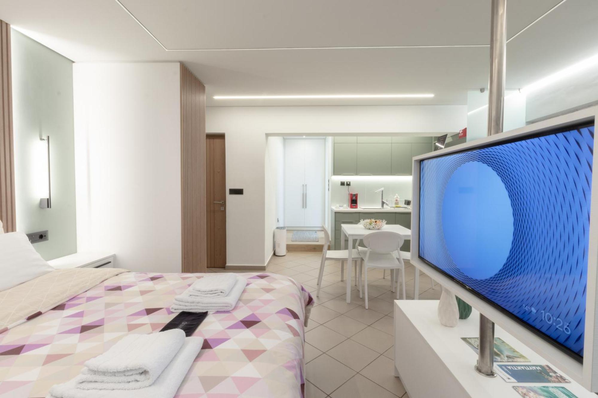 Nafpaktos-Luxury Suite Экстерьер фото
